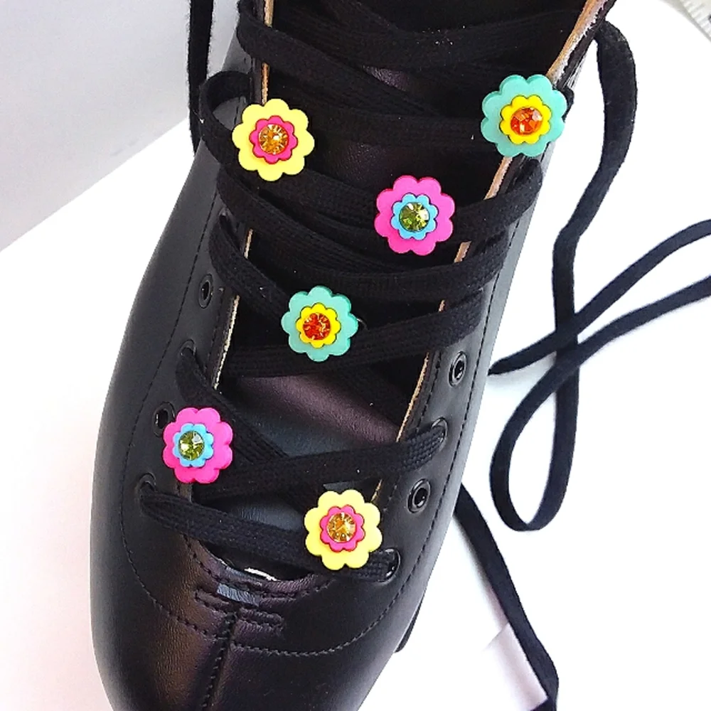 4/$20 Daisy flower shoelace charm for roller skates tennis shoes or boots - Picture 1 of 13